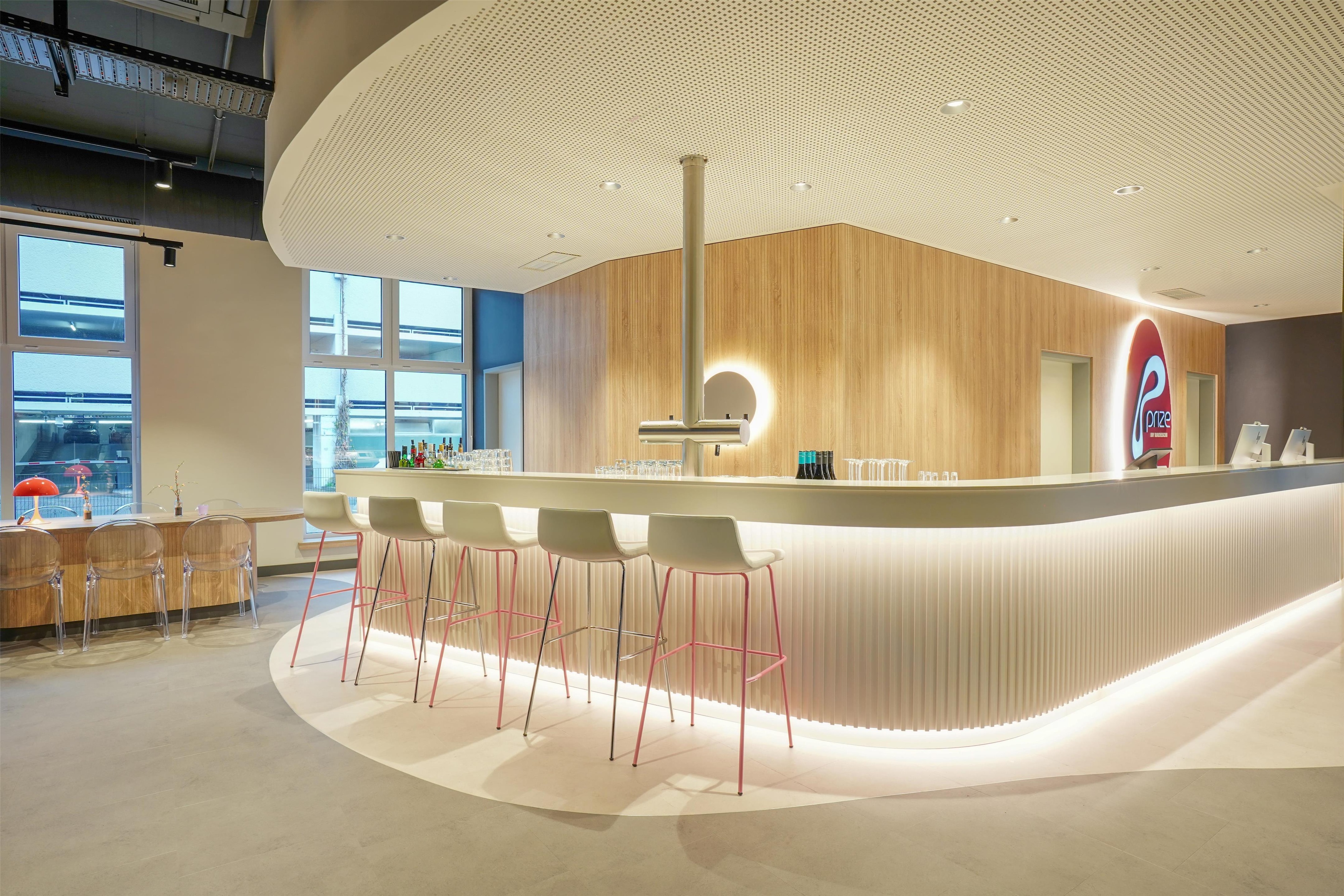 PR - EMEA 2025 - Prize by Radisson Osnabr ck bar reception