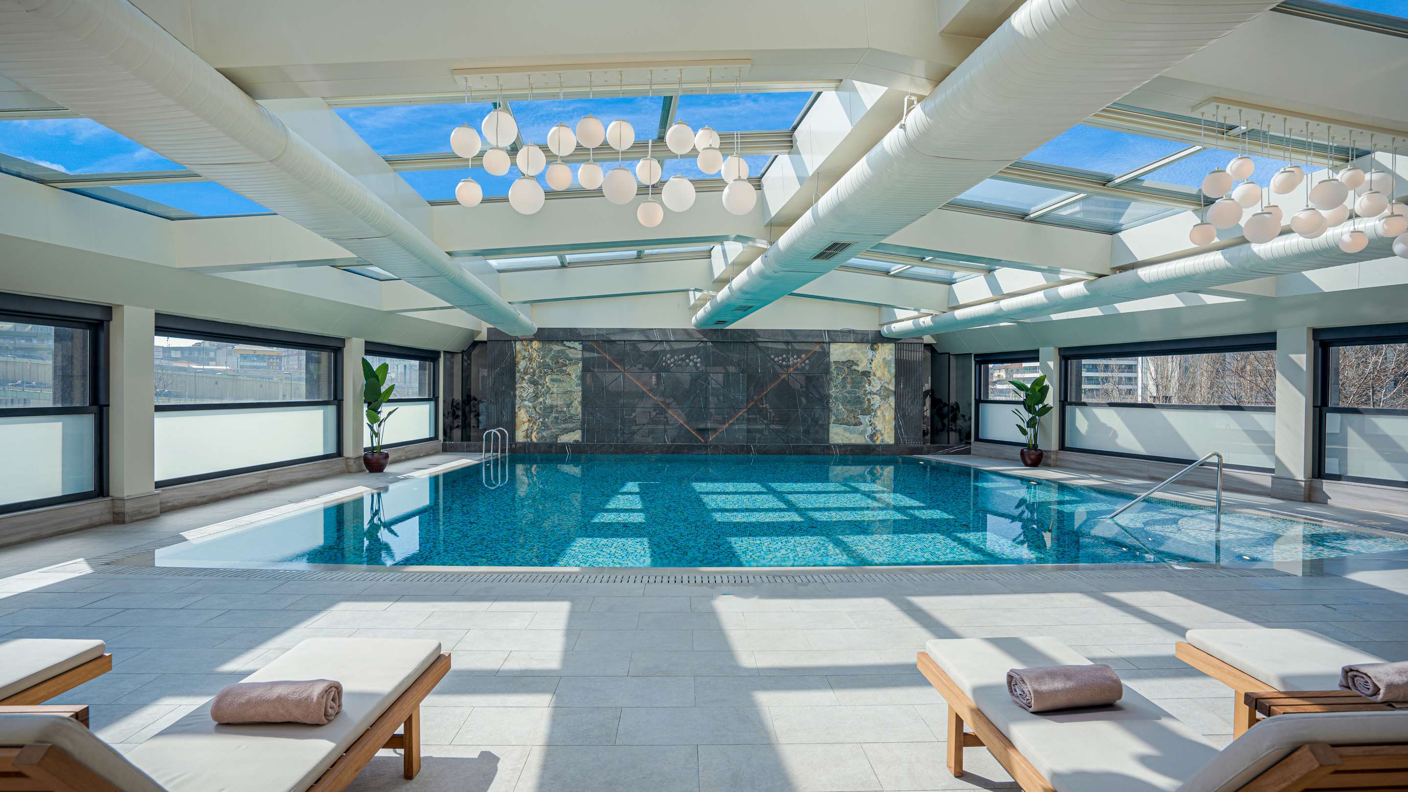 PR - EMEA 2025 - Radisson Hotel Istanbul Merter Pool