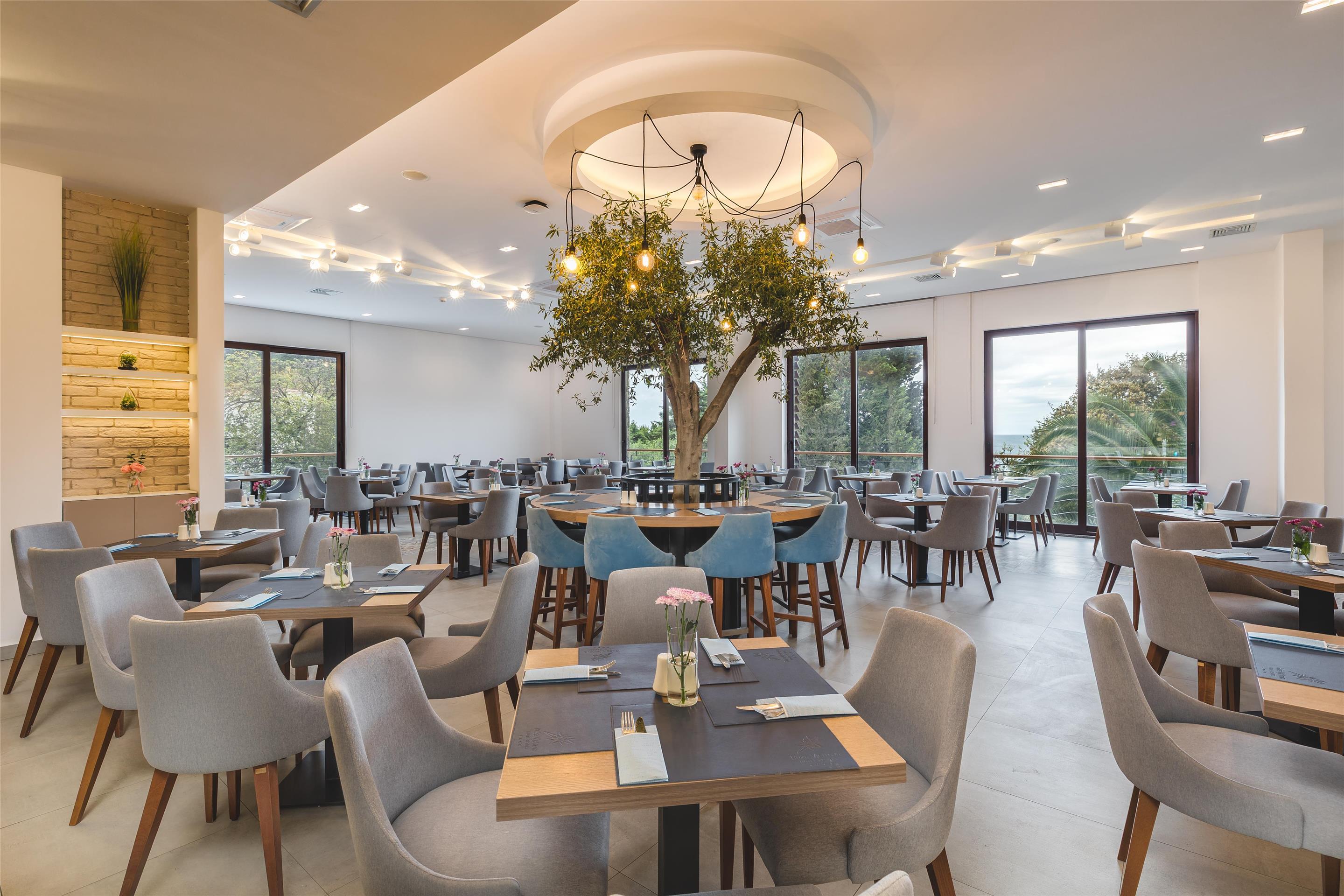 PR - EMEA 2025 - Radisson Resort Ru a Vjetrova Montenegro Restaurant