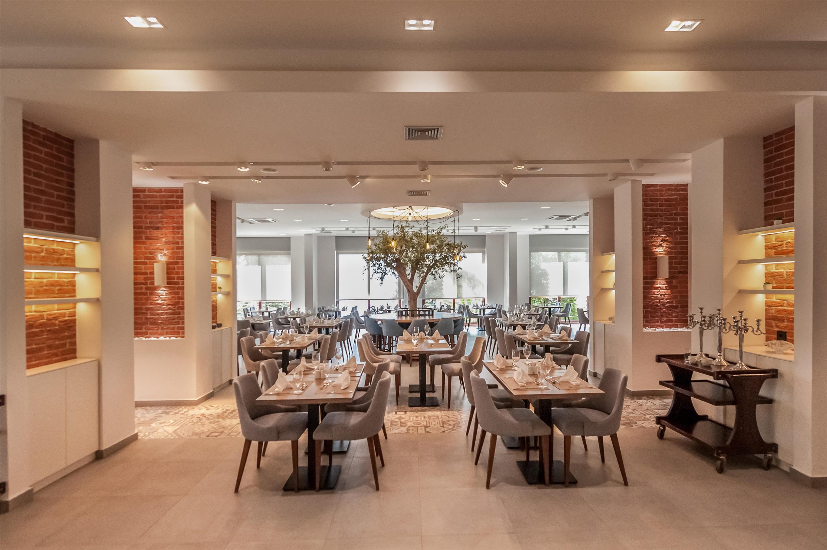 PR - EMEA 2025 - Radisson Resort Ru a Vjetrova Montenegro restaurant