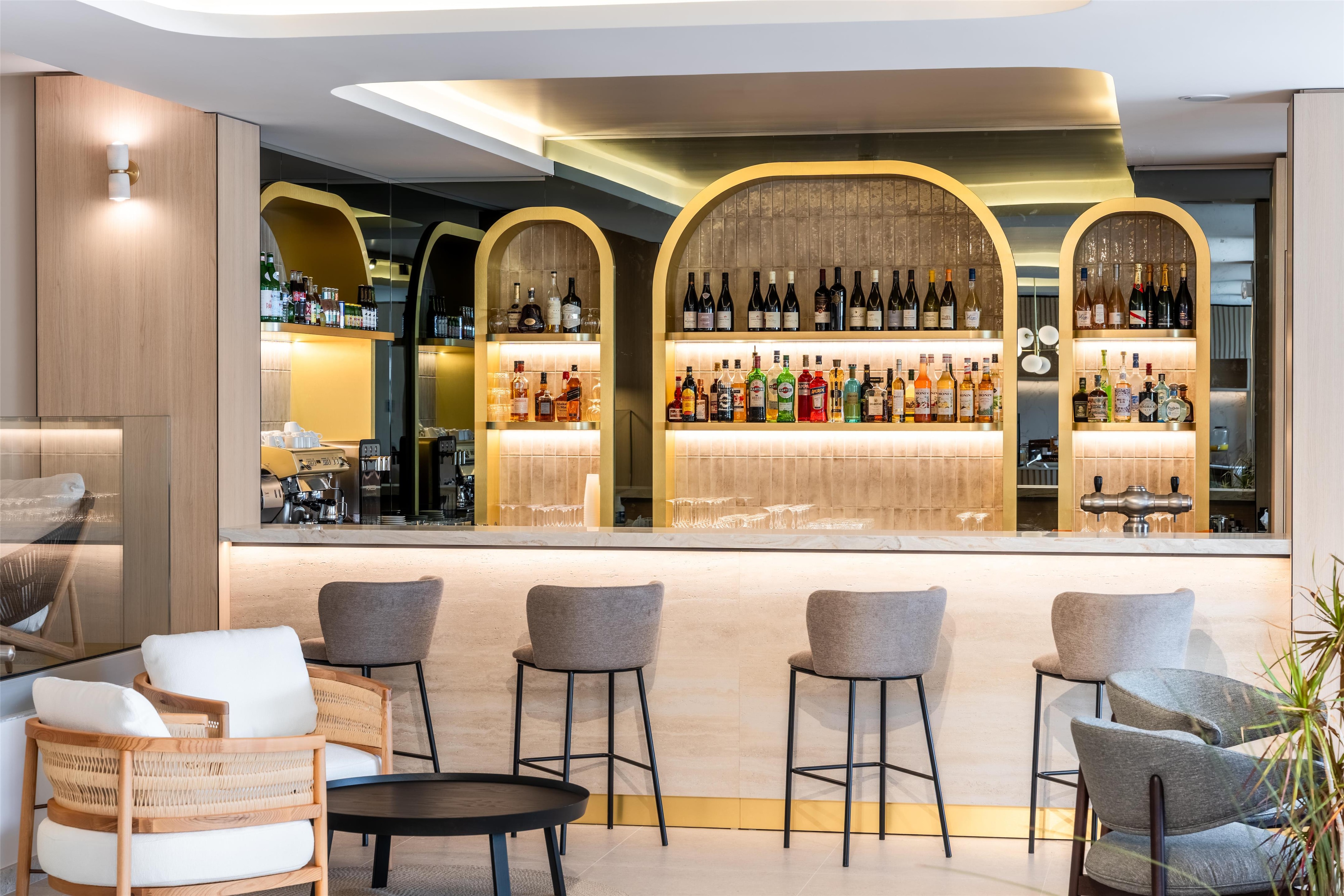 PR - EMEA 2026 - Radisson Hotel Cannes Seaside Restaurant Hall