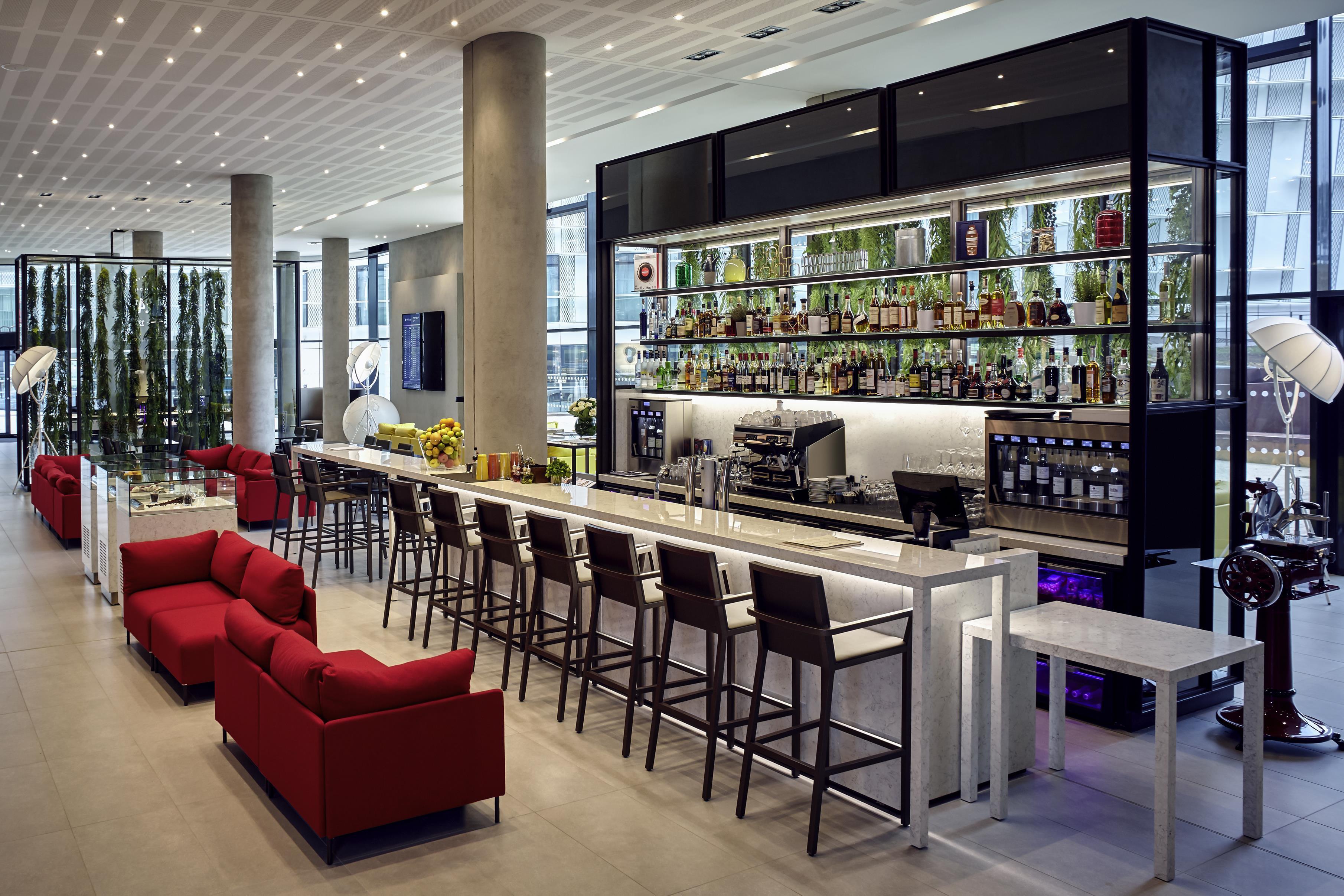 PR - EMEA 2026 - Radisson Blu CDG Airport Terminal Hotel Paris Bar