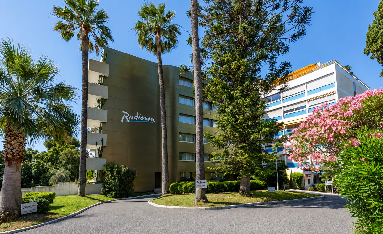 PR - EMEA 2026 - Radisson Hotel Cannes Seaside Facade