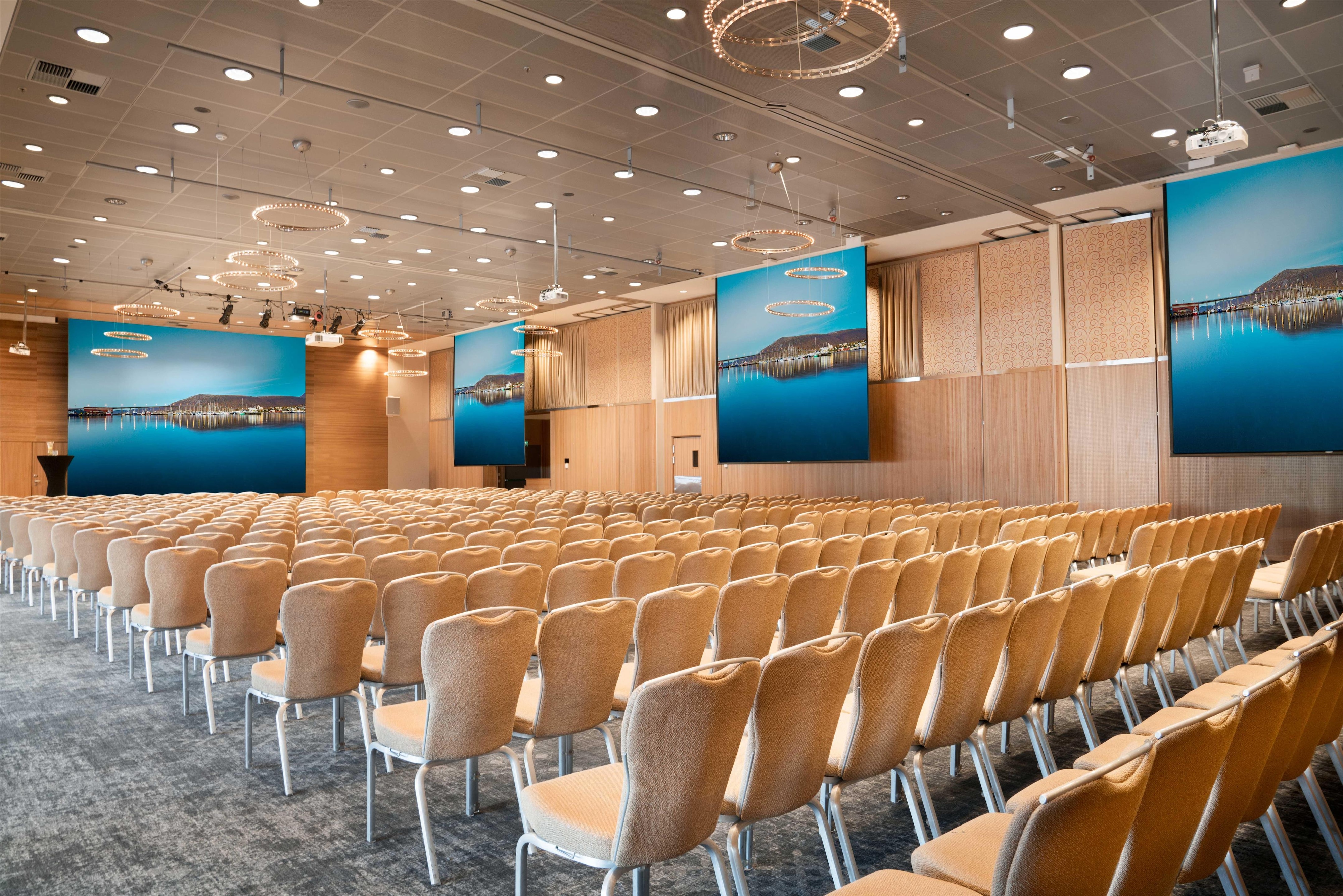 PR - EMEA 2026 - VNZ Radisson Blu Hotel Troms Meeting Room