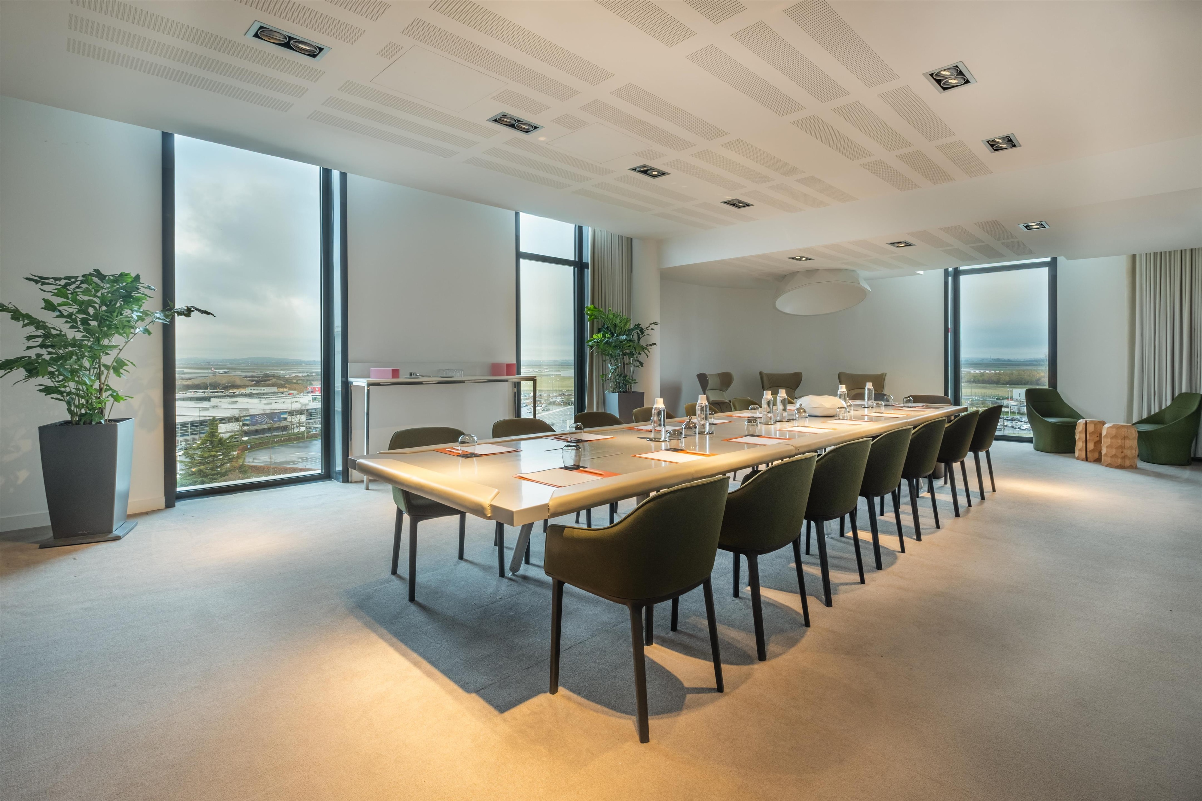 PR - EMEA 2026 - Radisson Blu CDG Airport Terminal Hotel Paris Business Playground Meeting Room