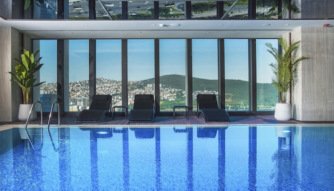PR - EMEA 2026 - Radisson Blu Residences Istanbul Kartal Indoor Pool
