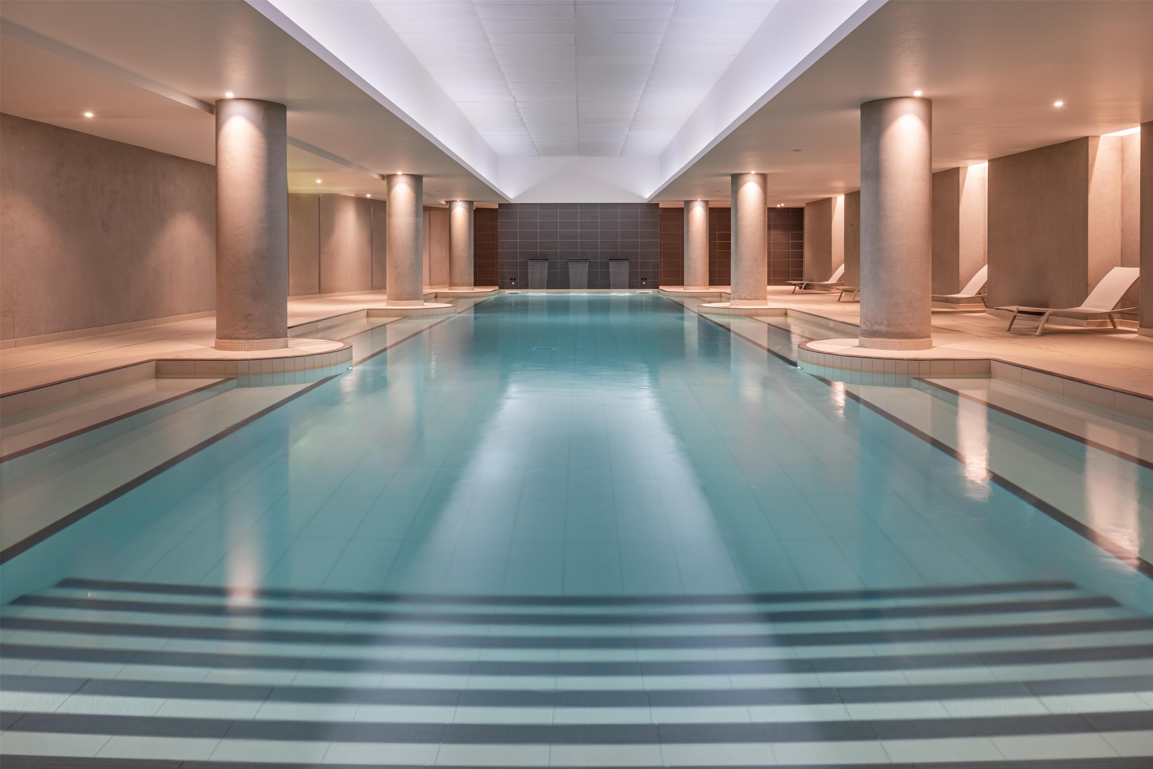 PR - EMEA 2026 - Radisson Blu CDG Airport Terminal Hotel Paris Indoor Swimming Pool