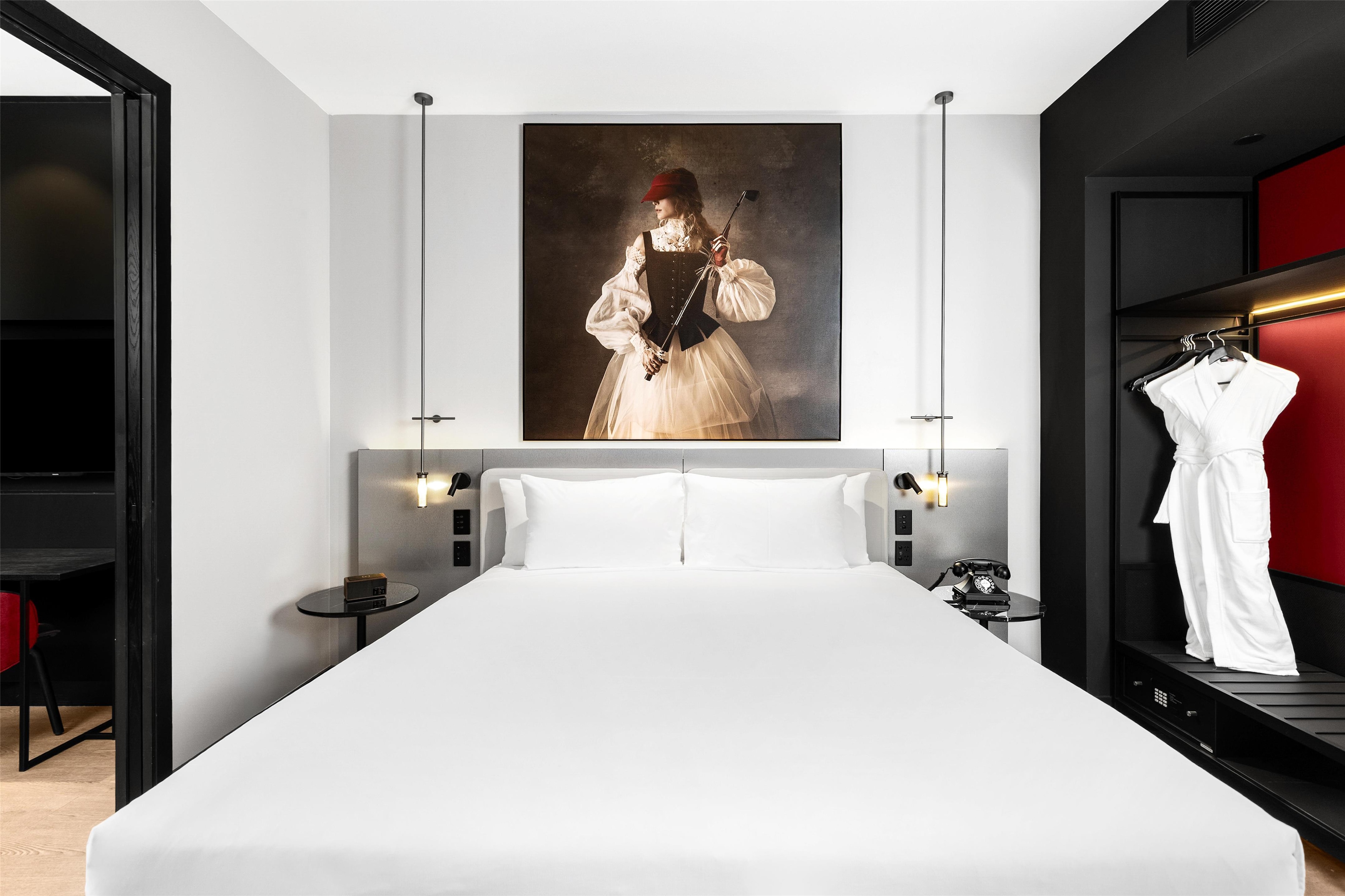 PR - EMEA 2026 - Radisson RED Auckland Junior Suite Art
