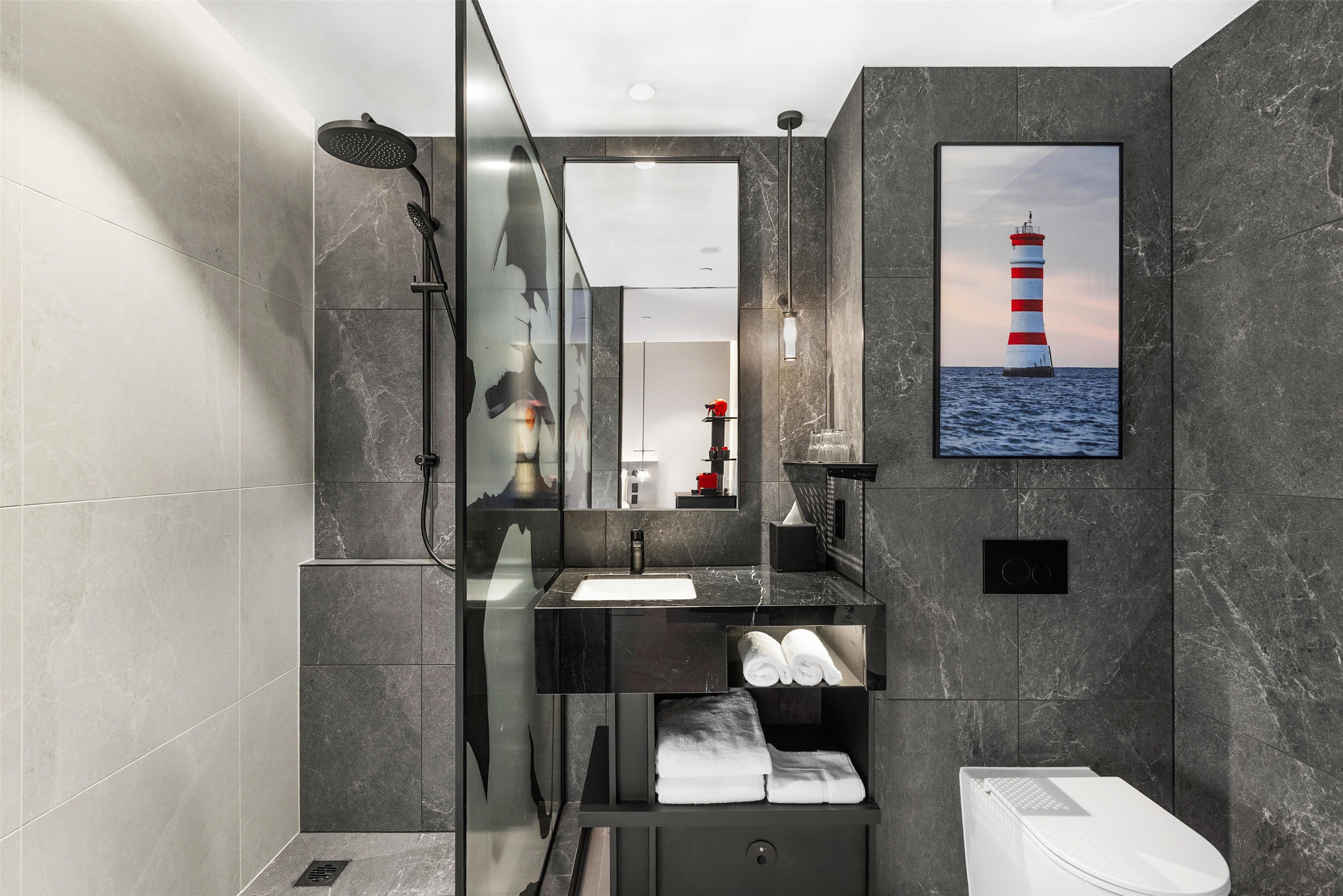 PR - EMEA 2026 - Radisson RED Auckland Junior Suite Bathroom