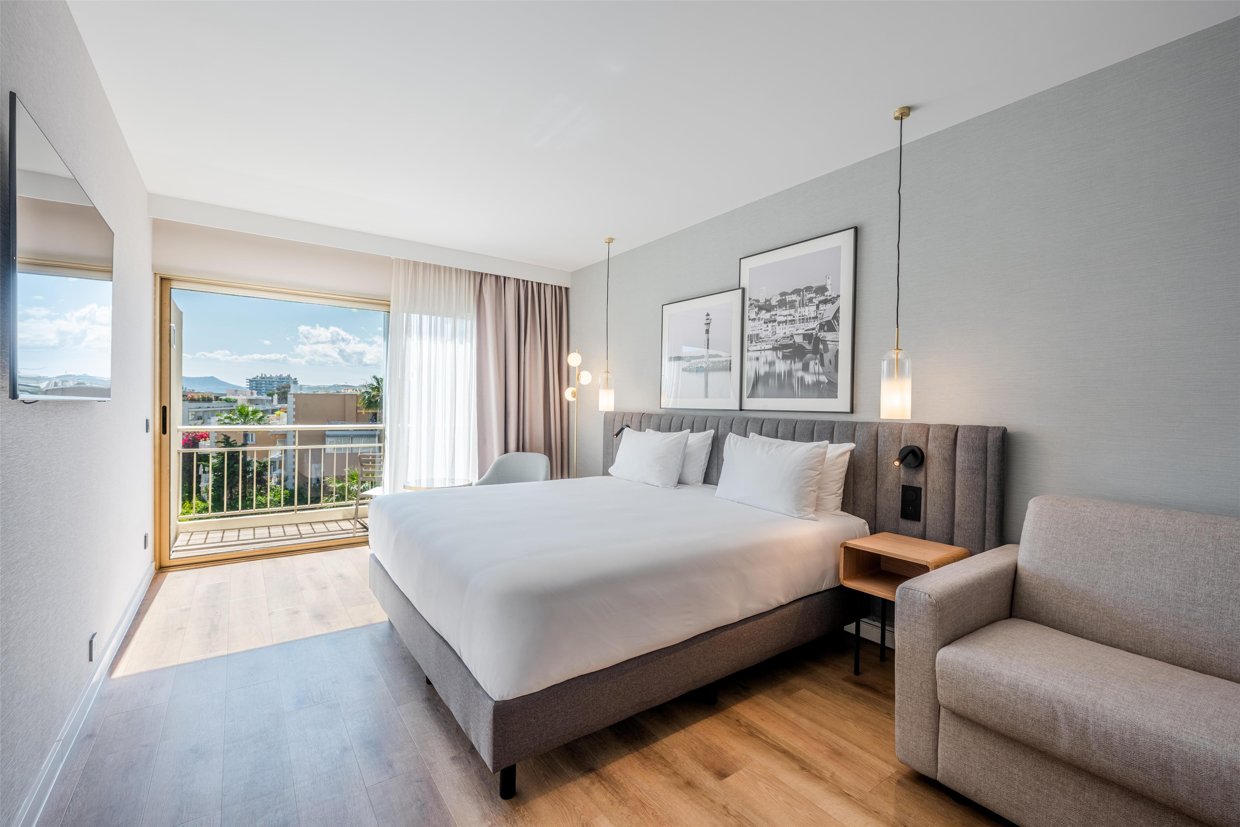 PR - EMEA 2026 - Radisson Hotel Cannes Seaside Junior Suite with Balcony