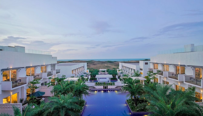 Pramod Lands End Resort, a member of Radisson Individuals - Hotel Exterior with Pool and Sea view