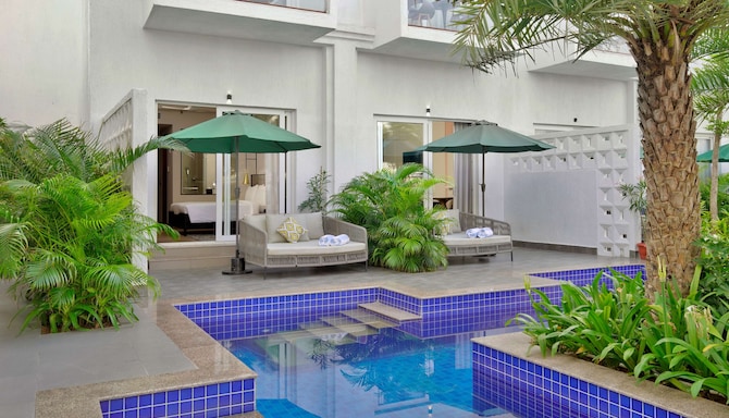 Pramod Lands End Resort, a member of Radisson Individuals - Deluxe Room terrace with pool