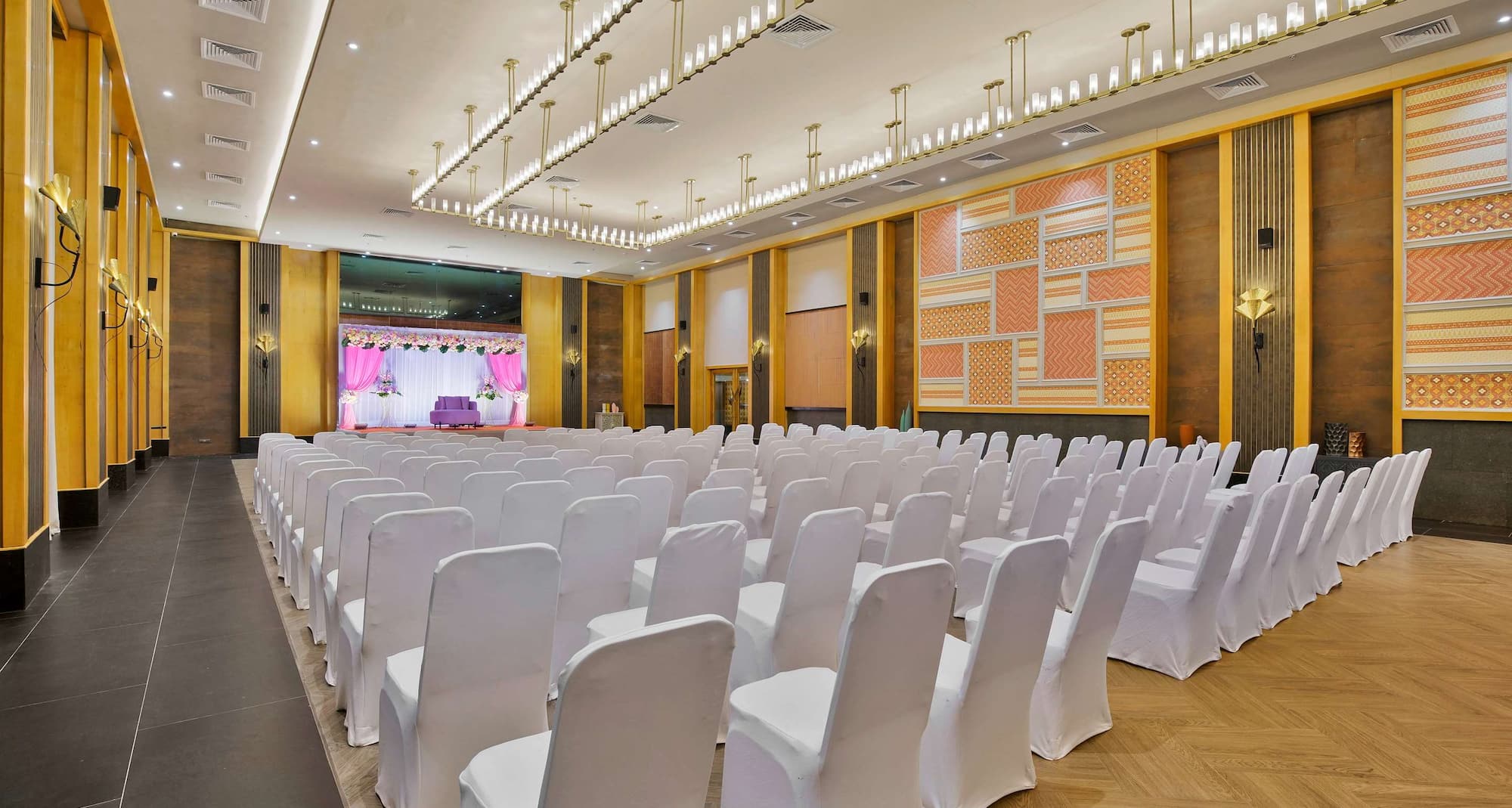 Pramod Lands End Resort, a member of Radisson Individuals - फ़ोर्ट्रेस मीटिंग रूम थिएटर सेट-अप