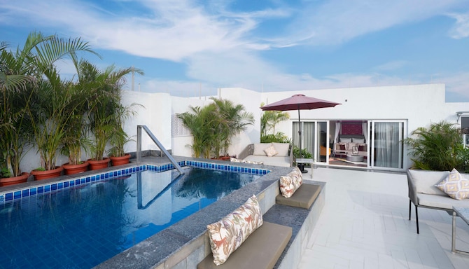 Pramod Lands End Resort, a member of Radisson Individuals - Royal Suite terrace with pool