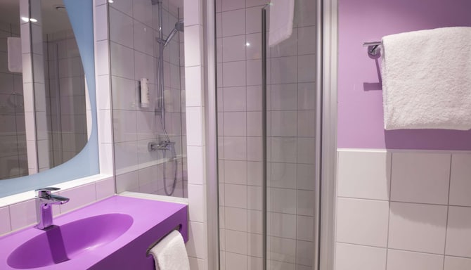 Prize by Radisson, Erfurt City - Bad im Gästezimmer