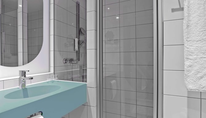 Prize by Radisson Hamburg-City - Bagno in camera degli ospiti