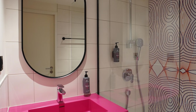Prize by Radisson, Osnabrück - Family Room Bathroom