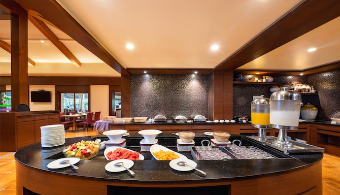 Purple Palms Resort and Spa Coorg, a member of Radisson Individuals Premier - Breakfast area