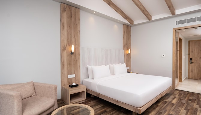 Purple Palms Resort & Spa Coorg, a member of Radisson Individuals Premier - Standard Room- Garden view