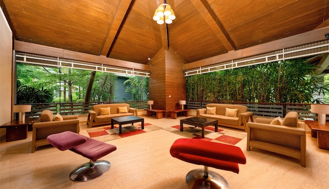 Purple Palms Resort and Spa Coorg, a member of Radisson Individuals Premier - Lobby