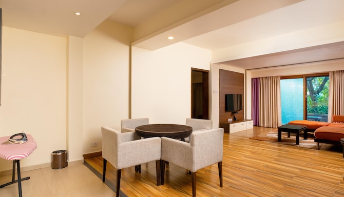Purple Palms Resort & Spa Coorg, a member of Radisson Individuals Premier - Suite Living Room