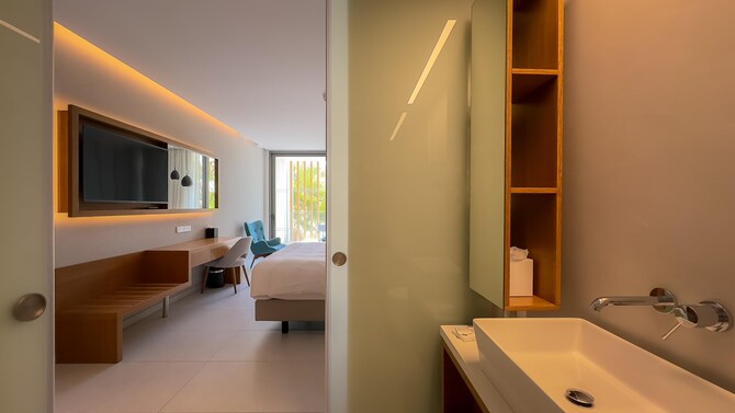 Radisson Beach Resort Larnaca - Garden Room with Balcony Pool View