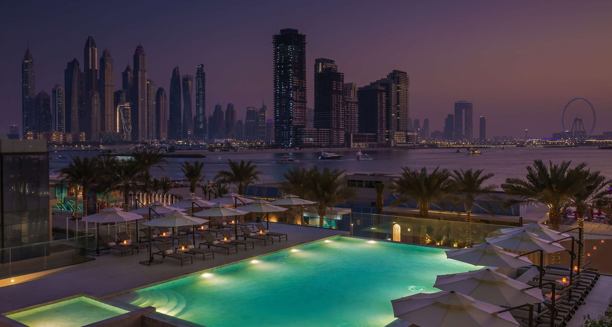 Radisson Beach Resort Palm Jumeirah Dubai - Poolansicht