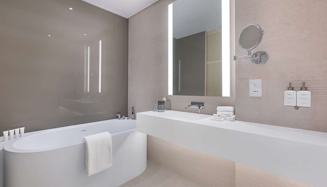 Radisson Beach Resort Palm Jumeirah Dubai - Suite Bad