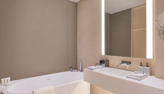 Radisson Beach Resort Palm Jumeirah Dubai - Suite Bad