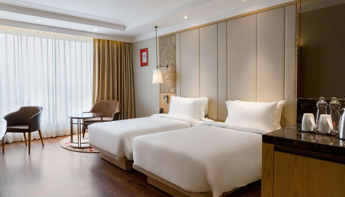 Radisson Bhopal - Guest room twin beds