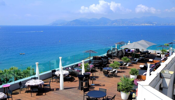 Radisson Blu 1835 Hotel and Thalasso, Cannes – Panoramablick von der Dachterrasse