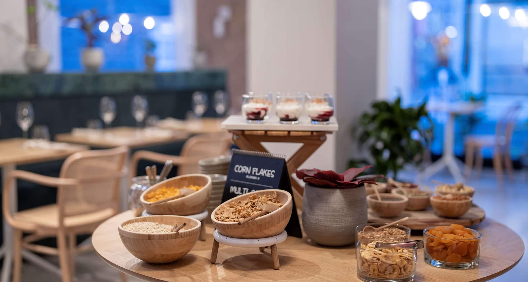 Radisson Blu 1919 Hotel, Reykjavik - Breakfast cereal and dairy section