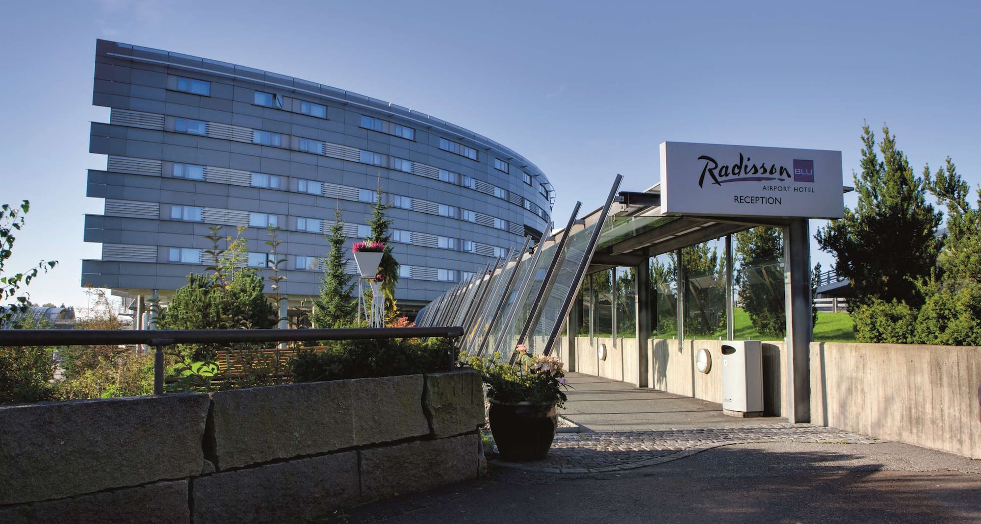 Radisson Blu Airport Hotel, Oslo Gardermoen - Hotel reception tunnel