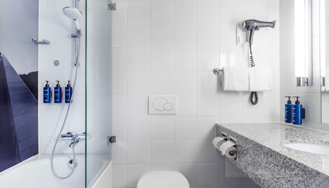 Radisson Blu Airport Hotel, Oslo Gardermoen - Baño de la habitación de invitados