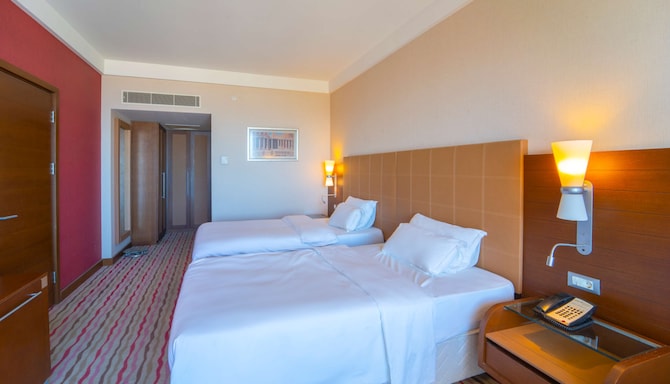 Radisson Blu Al Mahary Hotel, Tripoli - Guest room with twin beds
