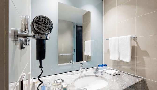 Radisson Blu Anchorage Hotel, Lagos V.I. - حمام غرفة الضيوف