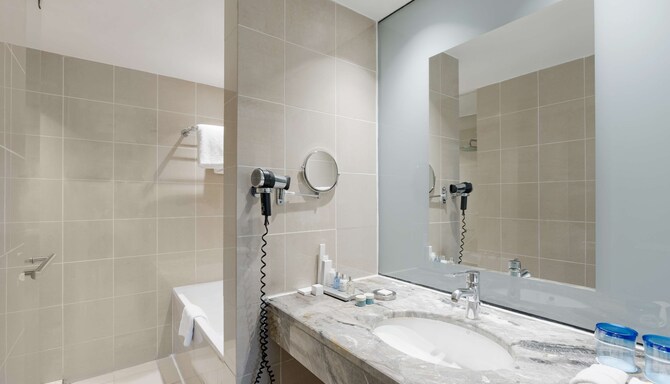 Radisson Blu Anchorage Hotel, Lagos V.I. - حمام غرفة الضيوف