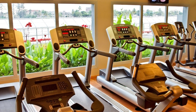 Radisson Blu Anchorage Hotel, Lagos VI. - Fitness room treadmills