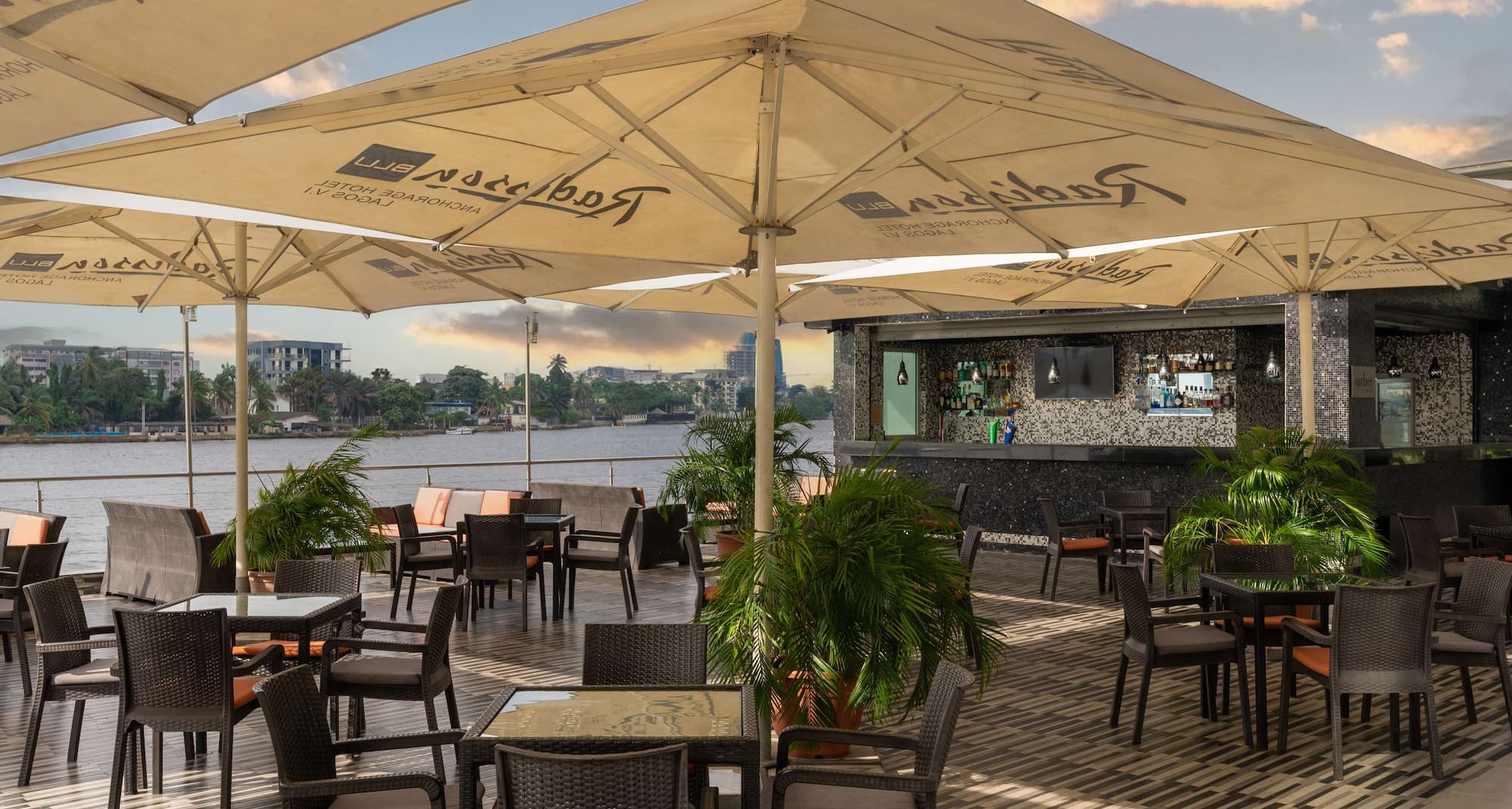 Radisson Blu Anchorage Hotel, Lagos V.I. - Surface Bar Outdoor