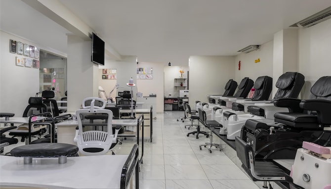 Radisson Blu Anchorage Hotel, Lagos V.I. - Momandi Beauty Salon