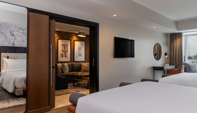 Radisson Blu Anchorage Hotel, Lagos V.I. - Terrace Suite Lagoon Front