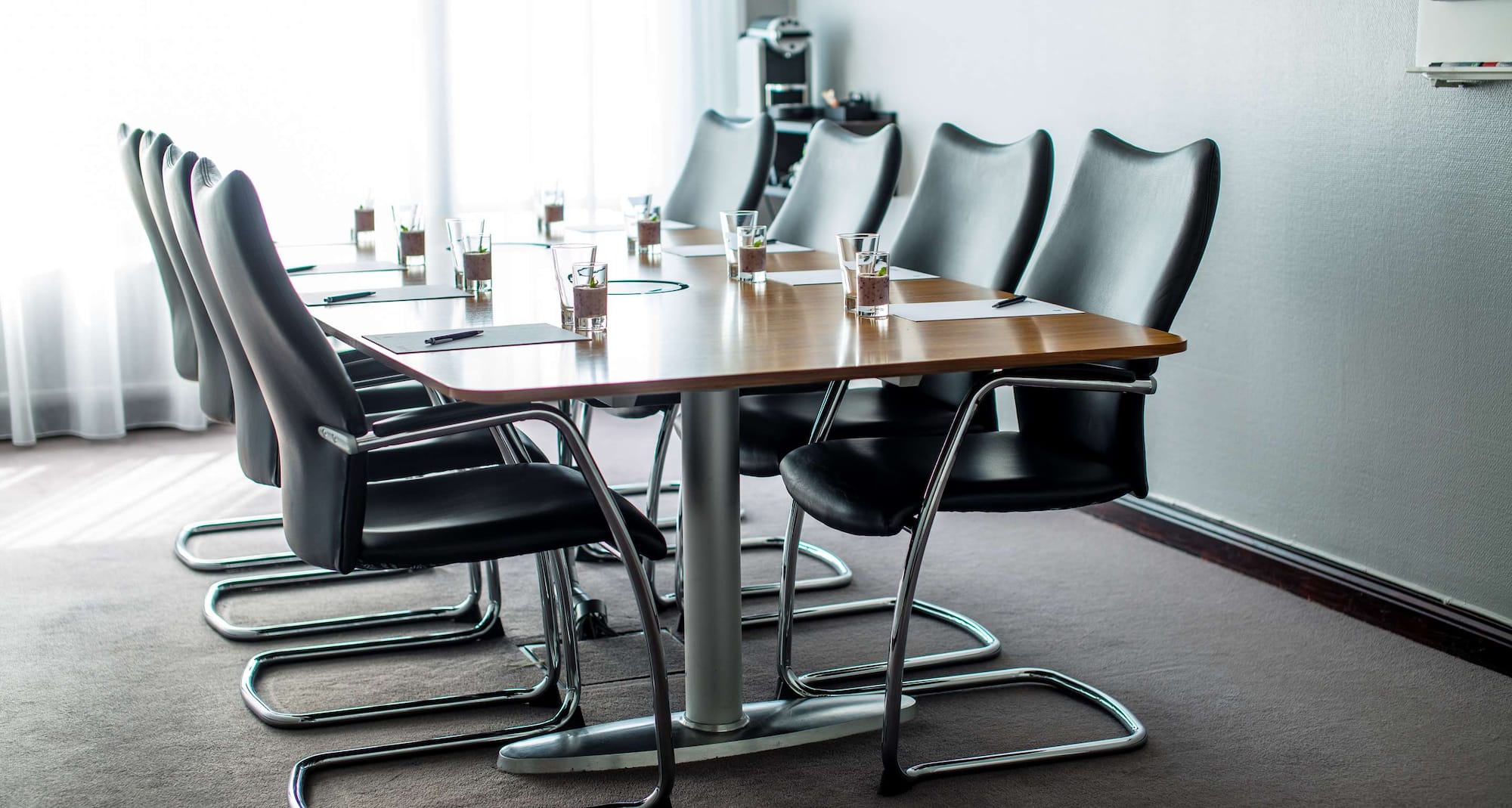 Radisson Blu Arlandia Hotel, Stockholm-Arlanda - Meetingraum - Boardroom-Bestuhlung
