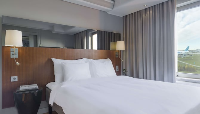 Radisson Blu Arlandia Hotel, Stockholm-Arlanda - Suite Bed