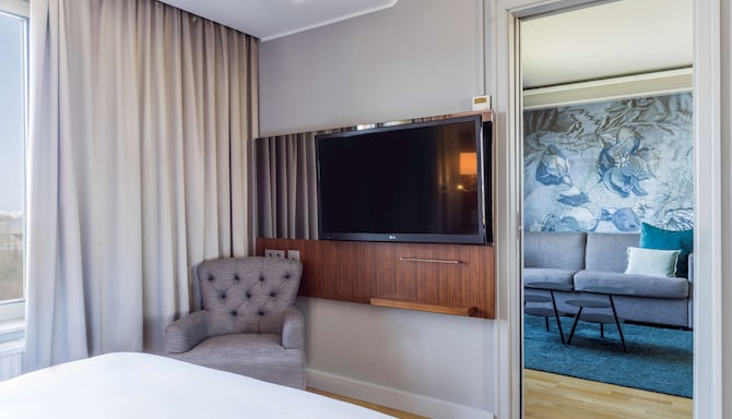 Radisson Blu Arlandia Hotel, Stockholm-Arlanda - Suite bedroom