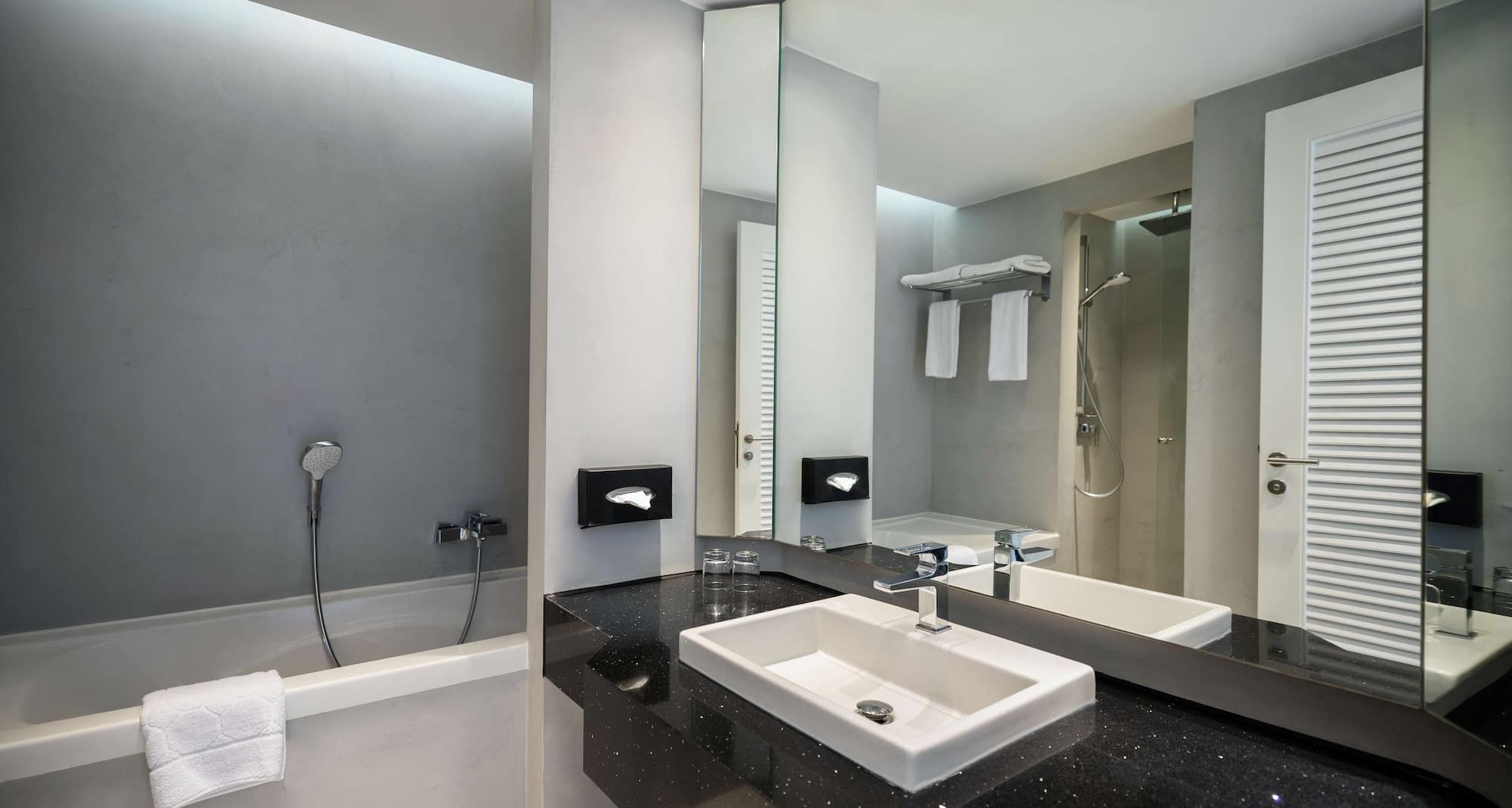 Radisson Blu Athénée Palace Resort & Thalasso, Djerba - Superior Room bathroom