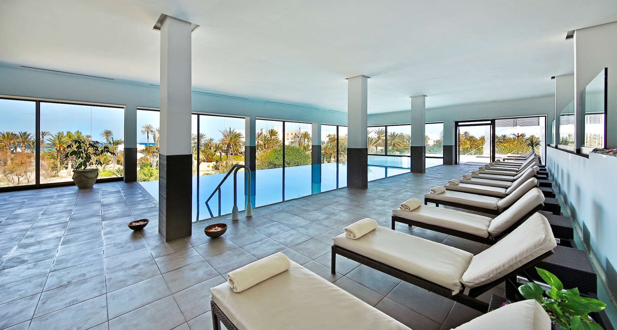 Radisson Blu Palace Resort and Thalasso, Djerba - Sea water inside and outside pool
