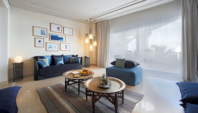 Radisson Blu Athénée Palace Resort & Thalasso, Djerba - Ambassador Suite living room