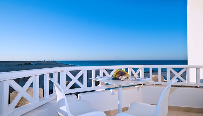 Radisson Blu Athénée Palace Resort & Thalasso, Djerba - Premium Room balcony