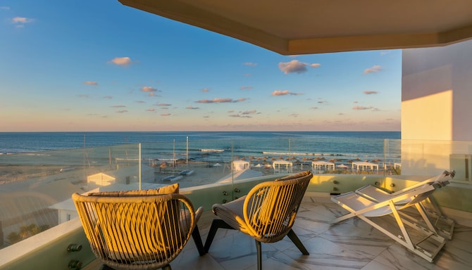Radisson Blu Athénée Palace Resort & Thalasso, Djerba - Junior Suite with balcony and sea view