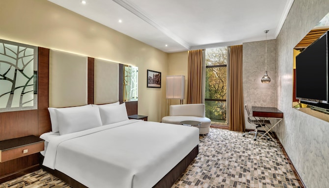 Radisson Blu Atria Bengaluru - Superior Guest Room